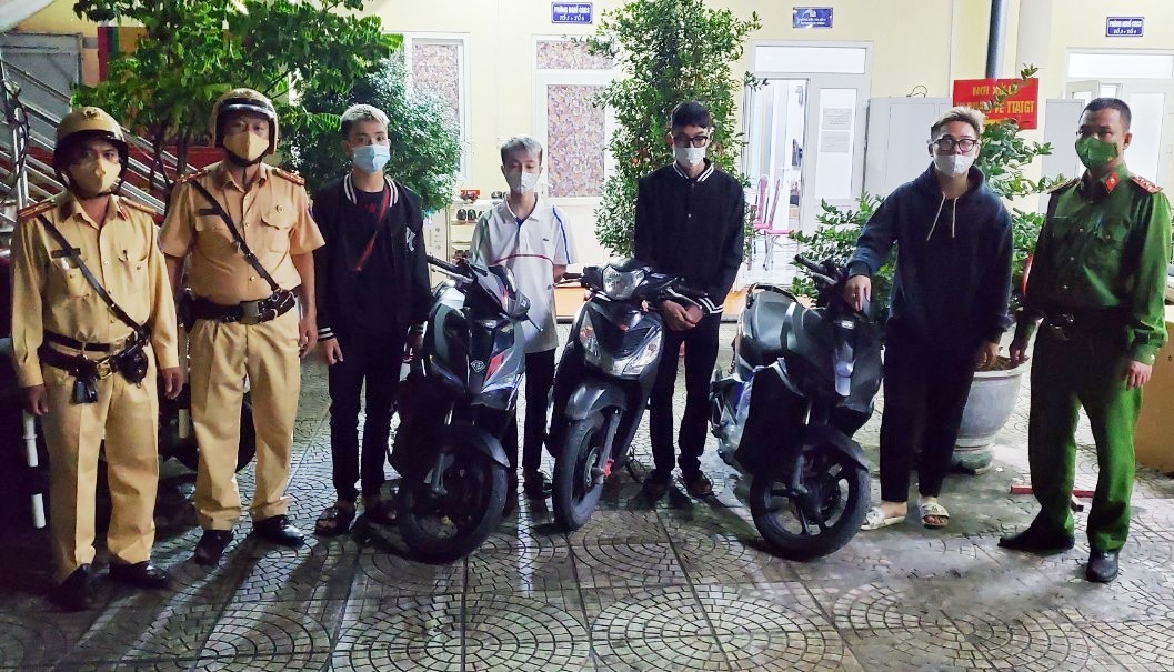 Đội CSGT-TT Công an quận Hồng Bàng: Xử lý nghiêm 3 thanh niên điều khiển mô tô lạng lách, đánh võng